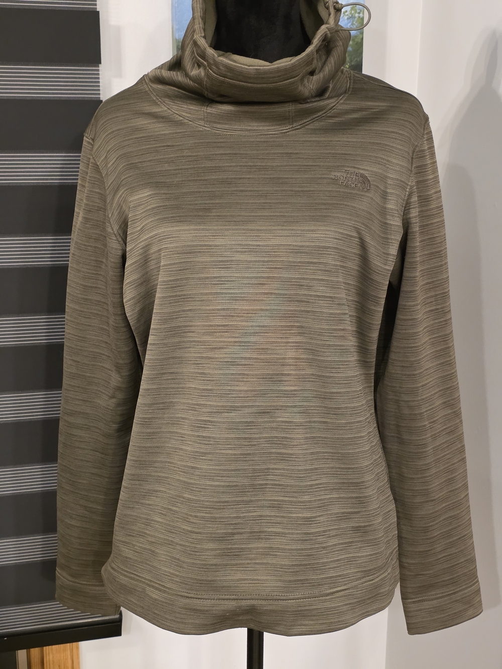 The North Face Women's Novelty Glacier Pullover In Olive/Gray- Women's Large